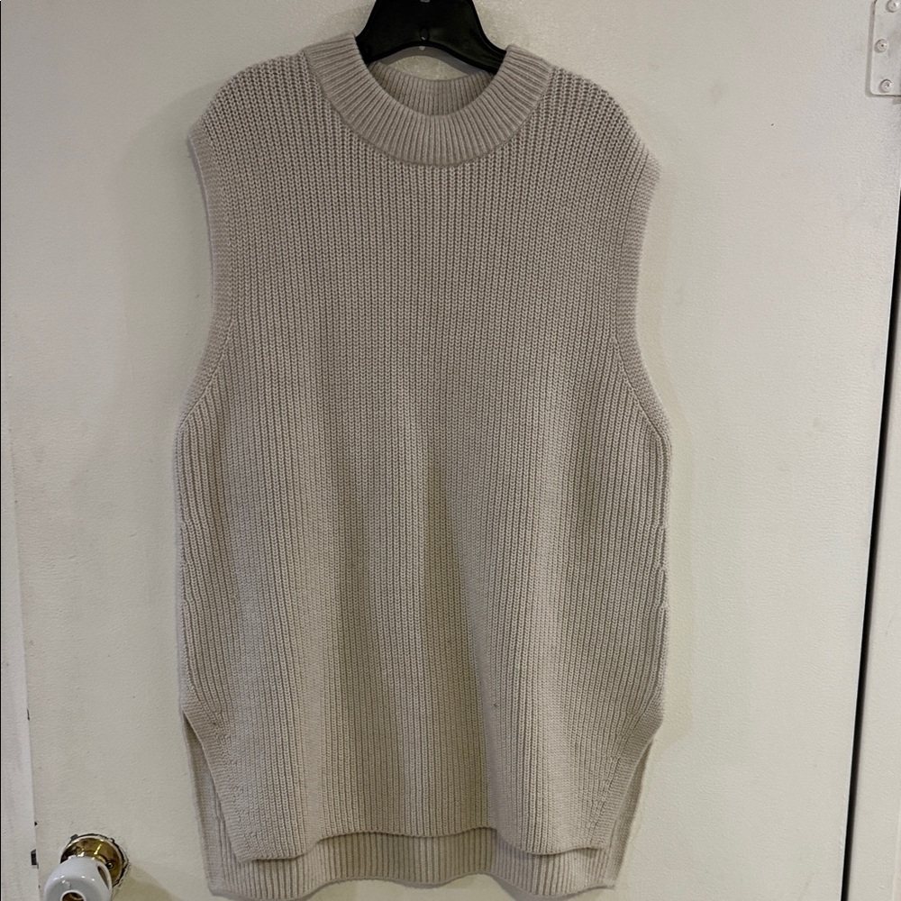 H&M women Beige Crewneck Sweater Vest